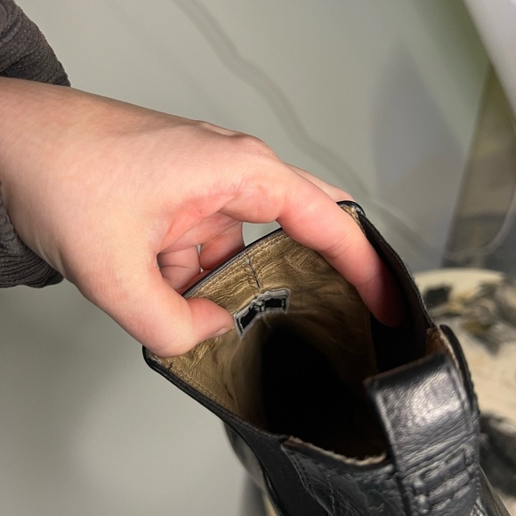 Frye Stella Short Chelsea Black Leather Boot - Picture 13 of 14